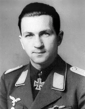 Вольфганг Шенк РК 1481941 оберлейтенант авиации командир 1й эскадрильи - фото 163