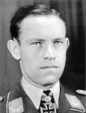 Генрих Эрлер РК 491942 лейтенант авиации командир 6й эскадрильи 5й - фото 246