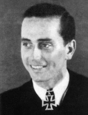 Бернд Клуг РК 1231941 капитанлейтенант командир торпедного катера S28 - фото 312