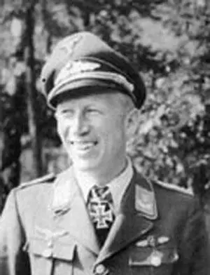 Август Гейгер РК 2251943 оберлейтенант авиации командир 7й эскадрильи - фото 351
