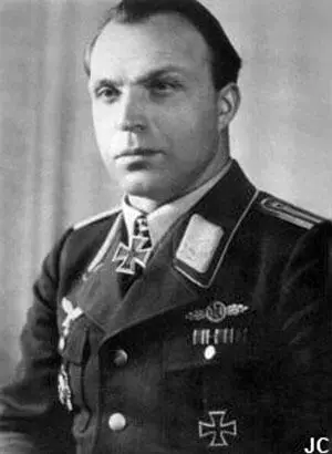 Эмиль Ланг РК 221 11943 лейтенант авиации командир 9й эскадрильи 54й - фото 376