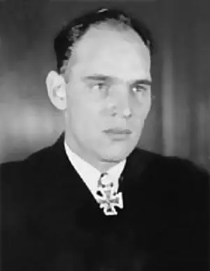 Отто Поллман РК 1951943 лейтенант резерва командир охотника за подлодками - фото 386