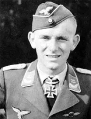 Герберт Хуппертц РК 3081941 лейтенант авиации командир самолета 12й - фото 434