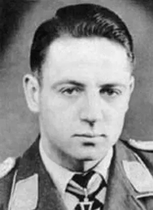 Карл Гейнц Вебер ЗГК 1631943 лейтенант авиации командир 7й эскадрильи - фото 446
