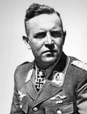 Генрих Хёфер ЗГК 1671942 капитан авиации 1й офицер Генштаба в штабе 55й - фото 552