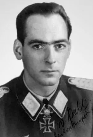 Дитрих Пельтц Участник Польской и Французской кампаний С авг 1940 в штабе - фото 772
