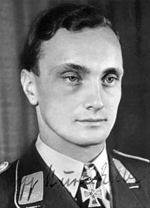 Йозеф Вурмхеллер Во время Битвы за Англию был дважды сбит над ЛаМаншем сбил - фото 834