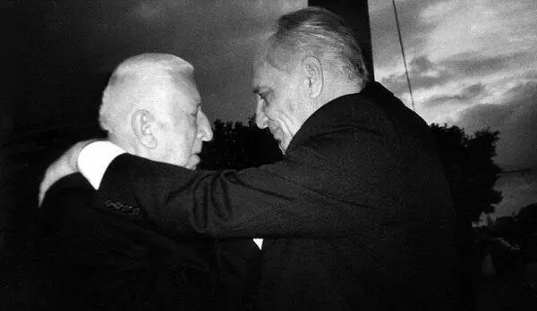 Расул Гамзатов Валентин Сорокин Махачкала 2003 год Вопрос Сергею - фото 10