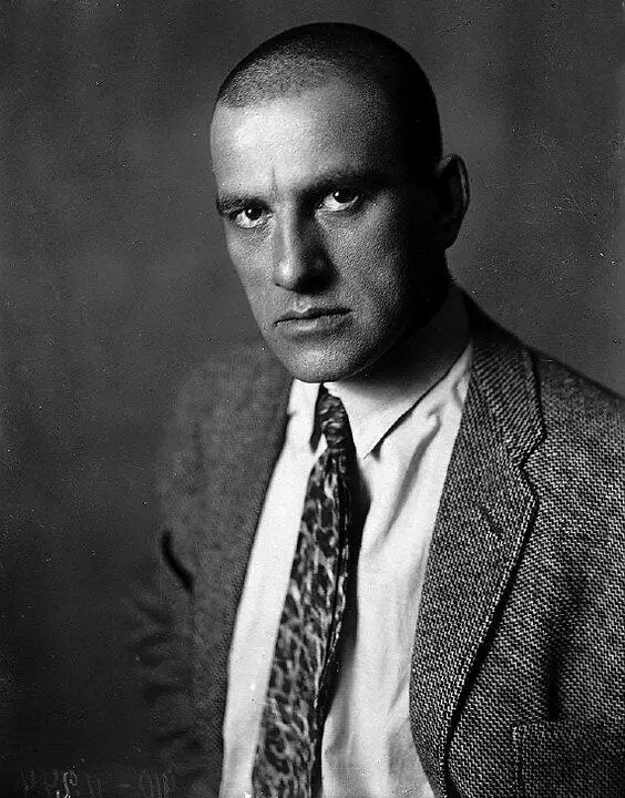 Владимир Маяковский Леонид Ханбеков автор книги Выбираю бой Штрихи к - фото 14