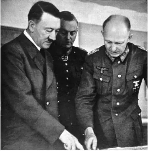 Adolf Hitler left confers with Field Marshal Wilhelm Keitel and General - фото 48