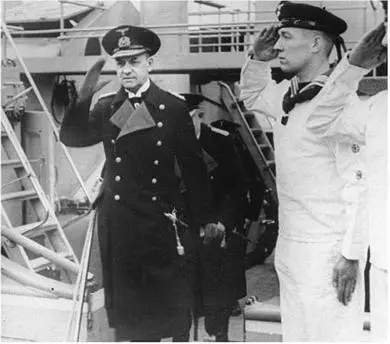Grand Admiral Erich Raeder left chief of the German navy leaves a vessel - фото 54