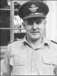 Flight Lieutenant Parish My time came and as I lifted the pot I saw two turds - фото 26