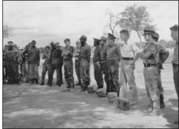 Right to left General Barnard General Acland PB Dumiso Dabengwa and Lookout - фото 800