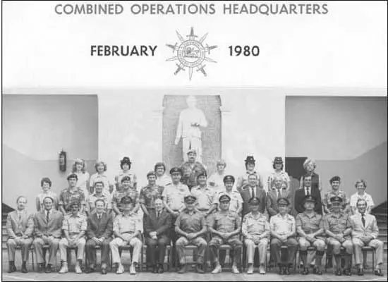 Back row S Karoulis K E Wainer Pte RWS C A Brooking H F Dixon WO2 - фото 806