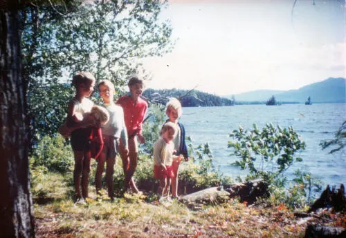 Hand is the oldest of five siblings in a very closeknit family This photo - фото 2
