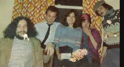 Hand in protopunk mode with some friends at their second New Years gathering - фото 6
