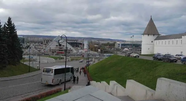Обычно туристы выходят из метро или автобусов и поднимаются по этой лестнице - фото 23
