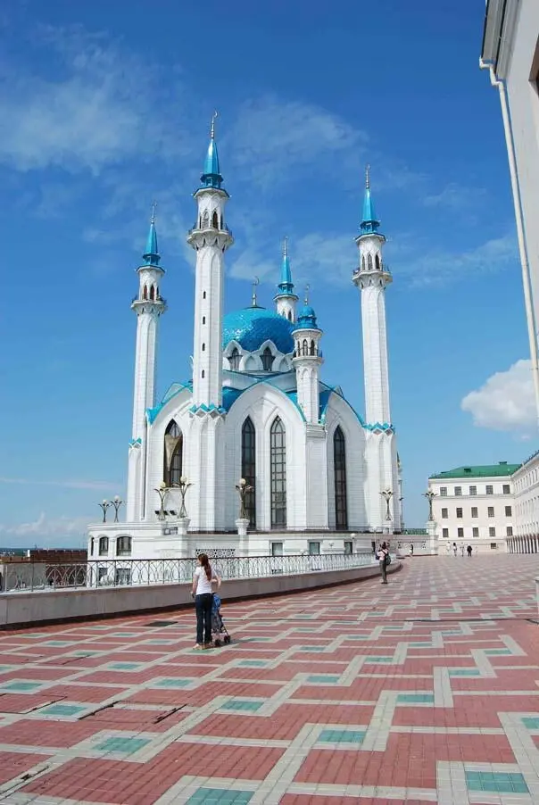 Архитекторы постарались максимально расширить окружающее пространство вокруг - фото 41