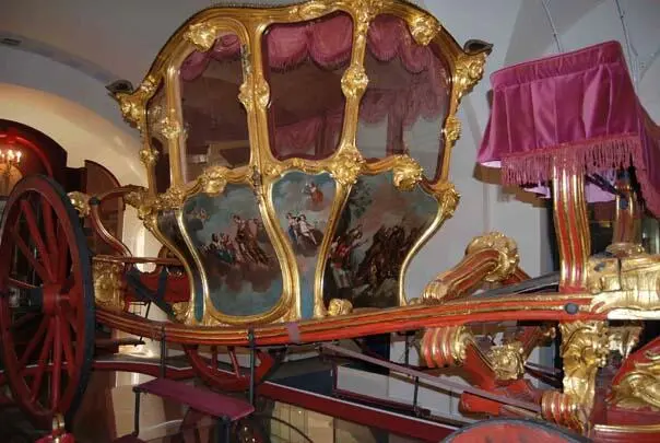 Отреставрированная в 2005 году карета Екатерины II в которой императрица - фото 47