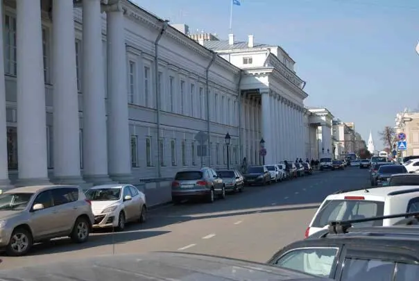 Главный корпус Казанского университета На дальнем плане Спасская башня - фото 55