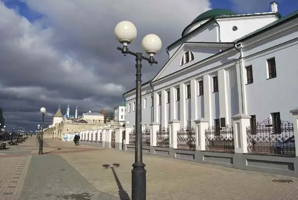Начало пешеходной улицы Баумана На дальнем плане очертания цитадели затем - фото 61