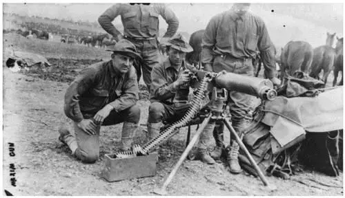 A rare sight US troops operating a Maxim machine gun Texas 1911 Library - фото 68