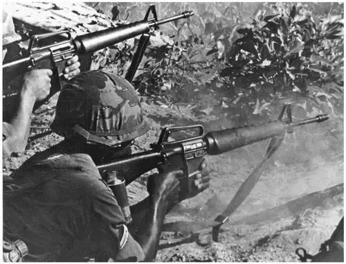 The new little black weapon US Army The Battle of Ia Drang was a baptism - фото 93