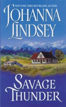 Johanna Lindsey Savage Thunder обложка книги