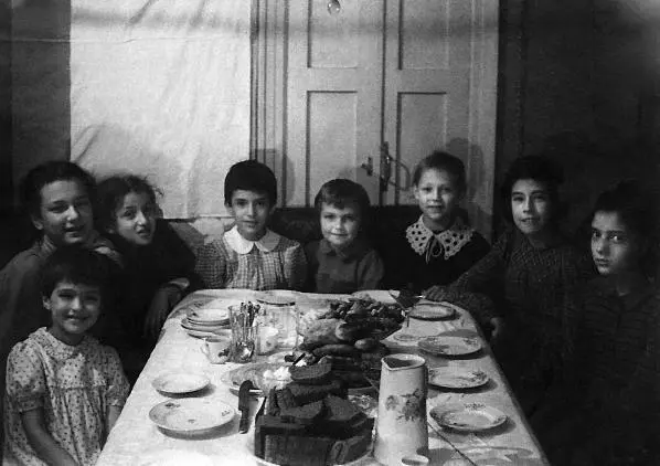 Детский праздник 20 ноября день рождения Нины За столом Анночка - фото 7