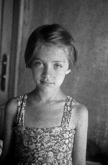 Анночка Эллочка с Мишенькой на руках 1946 Платок обвязанный Ниной в - фото 8