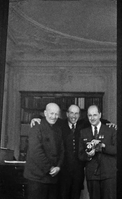 Три брата Михаил Александр Георгий Ленинград 1949 г Дядя Миша - фото 51