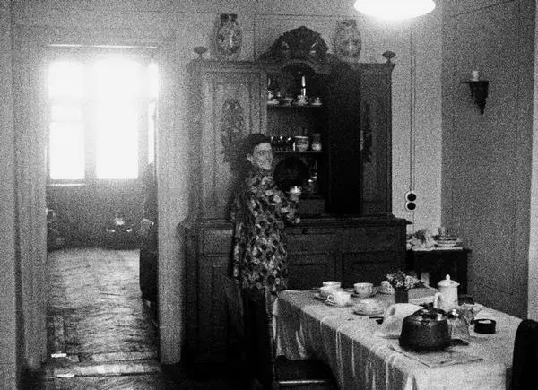 Новая квартира с уже прорубленной дверью Три сестры в своей спальне - фото 83