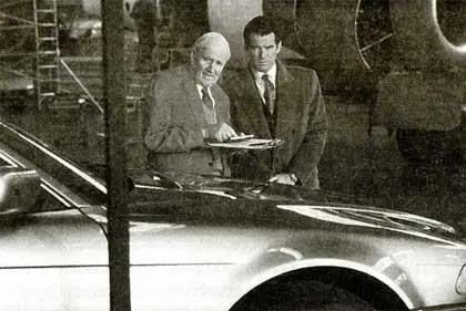 Десмонд Ллуэлин А теперь обратите внимание 007 Бонд и его враг Борьба - фото 8