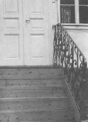 Ті ж східці в 1965 р тепер їх уже немає За кілька місяців перед - фото 113