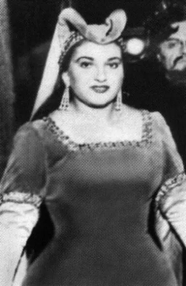 Мария Каллас в 1947 году проблема лишнего веса пока не устранена Во время - фото 10