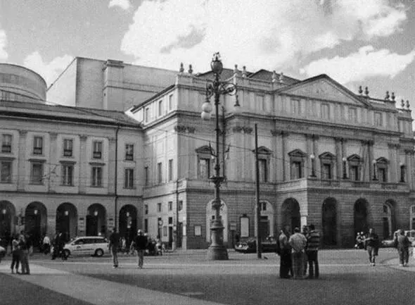 Здание всемирно знаменитого театра Ла Скала Милан Мария в компании - фото 22