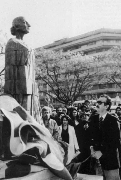 Мэр Афин открывает памятник великой певице Афины 1983 - фото 31