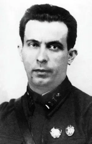 Начальник КБ3 ВОАО СА Гинзбург фото 1942 года Погиб на фронте весной - фото 7