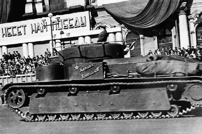Именной танк Маршал Ворошилов на параде Ленинград 1 мая 1936 года Хорошо - фото 21