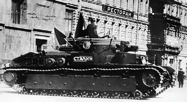 Именной танк Сталин направляется на Красную площадь Москва 7 ноября 1938 - фото 37