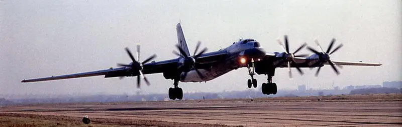 Самолетракетоносец Ту95 К взлетает на выполнение учебно боевой задачи - фото 37