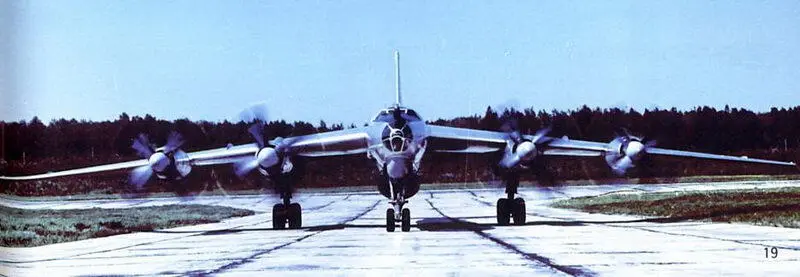 Самолет разведки и целеуказания Ту95РЦ Самолет был создан ОКБ для авиации ВМФ - фото 46
