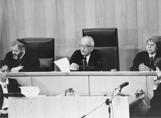 CHAPTER FORTYEIGHT To Hang or Not to Hang The verdict in this trial is - фото 10