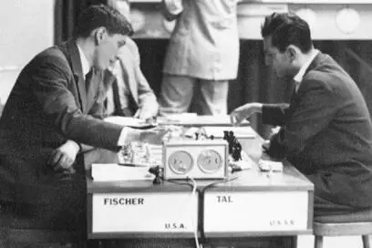 Bobby played three games against Mikhail Tal in Curaçao in 1962 just before - фото 87