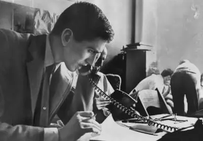 Banned from traveling to Havana in 1965 Bobby sat in a closed room in New - фото 88