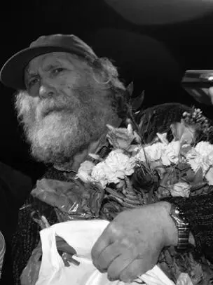 In 2004 Bobby was imprisoned in Japan for traveling without a valid passport - фото 95