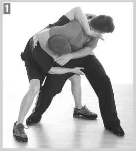 INITIAL COUNTERATTACK Strike to Groin Grab to Face The outside hand should - фото 190