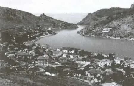 Балаклавская бухта Общий вид Открытка В гавани Балаклавы 1885 год - фото 2