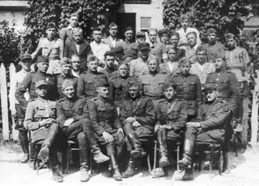 Групове фото службовців районної і сільської поліції генеральна округа - фото 14