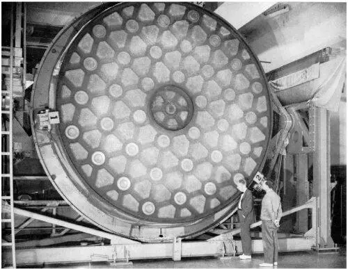 Рис 325 Зеркало 5метрового Паломарского рефлектора до алюминирования - фото 72